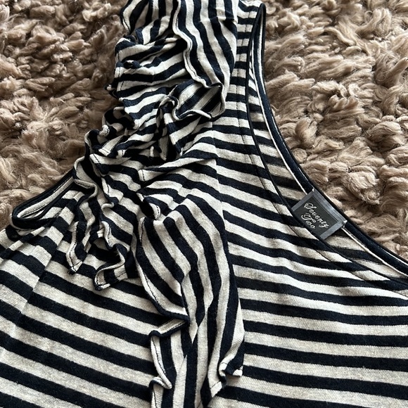 Seventy Two Changes Black Beige Stripe Top Size Medium - Picture 2 of 4